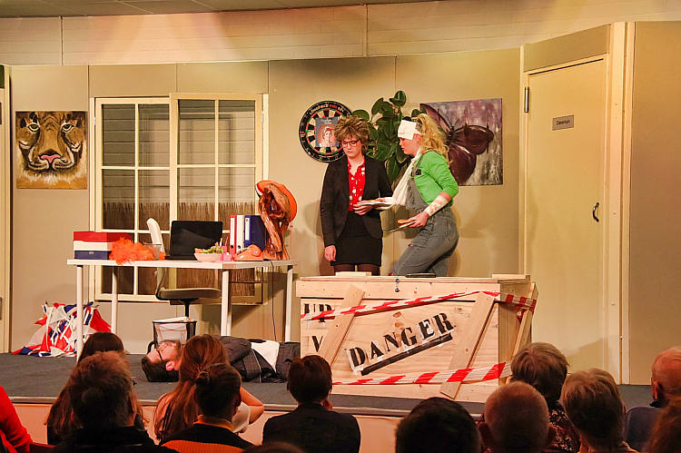 CPJ Waarder-Driebruggen met de klucht 'Dolle beestenboel'_54